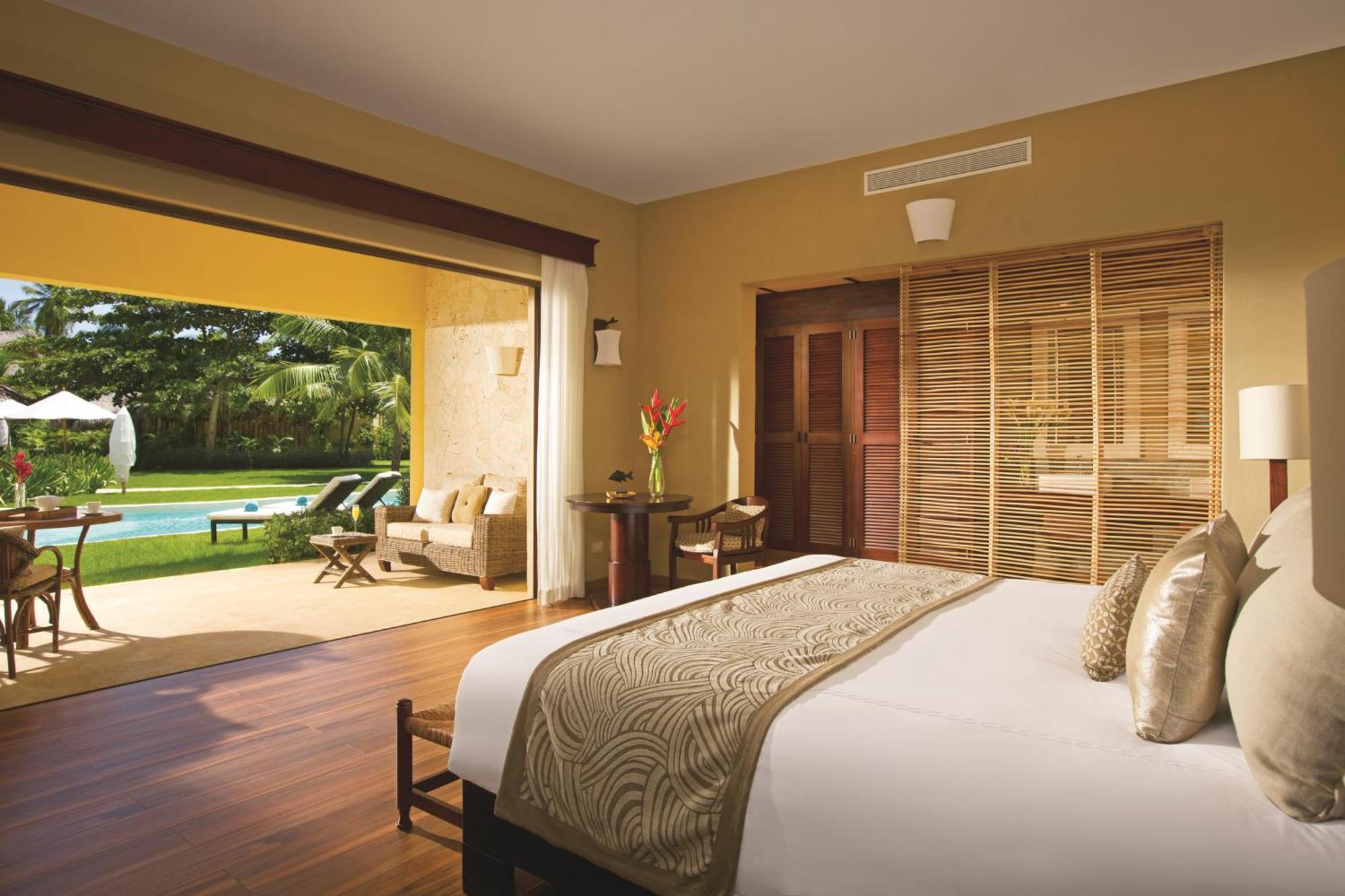 Romantic Junior Suite Agua Swim Up King,1274863198:JPEG