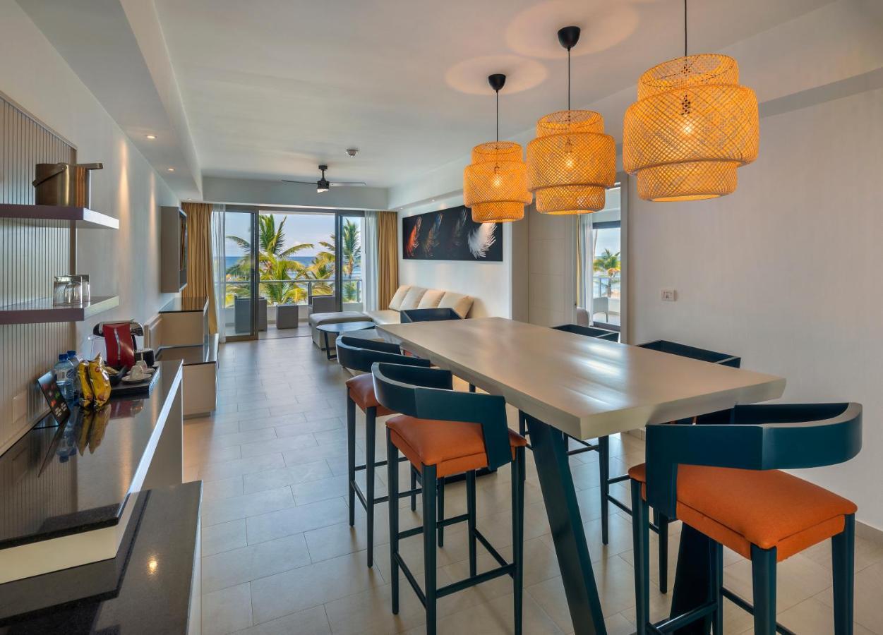 Luxury Presidential Ocean Front Swim Out One Bedroom Suite Diamond Club