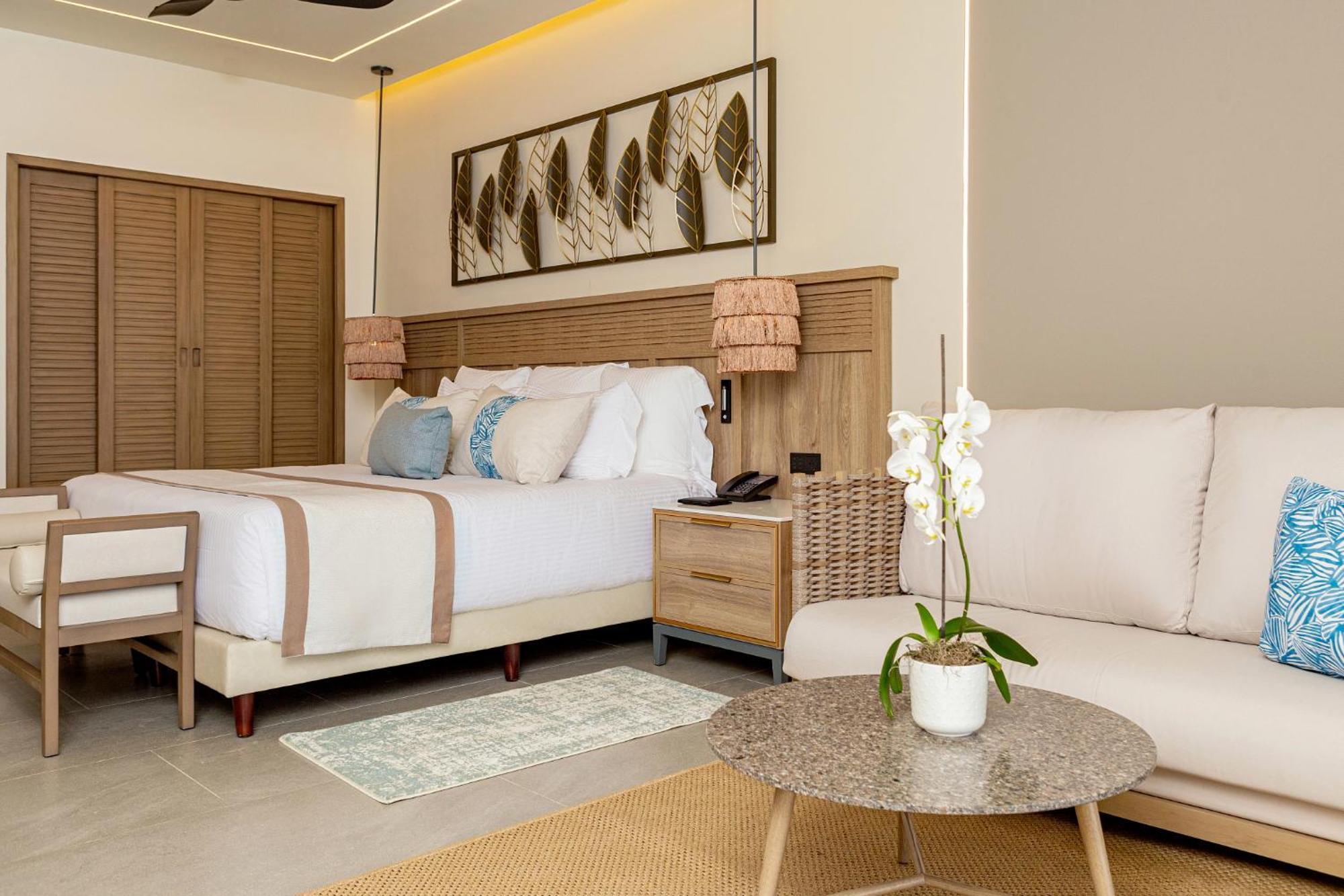 Preferred Club Jr Suite Ocean Front Swim Out Double,1507612534:JPEG