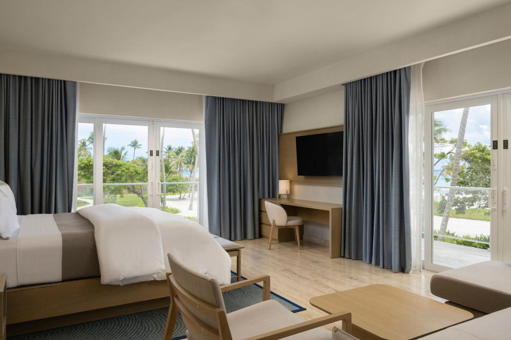 Junior Suite Junior Suite 1 King Ocean view,1565575087:JPEG