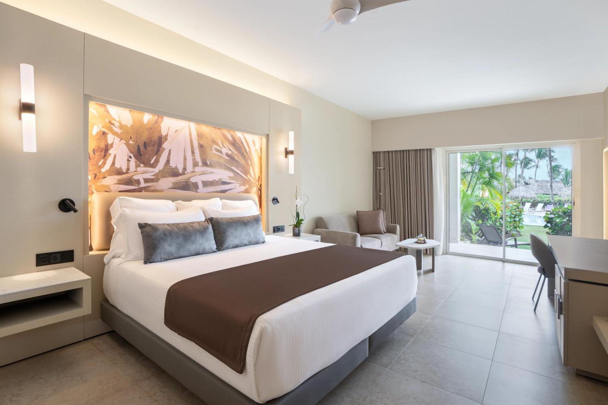 Allure Junior Suite Pool View King