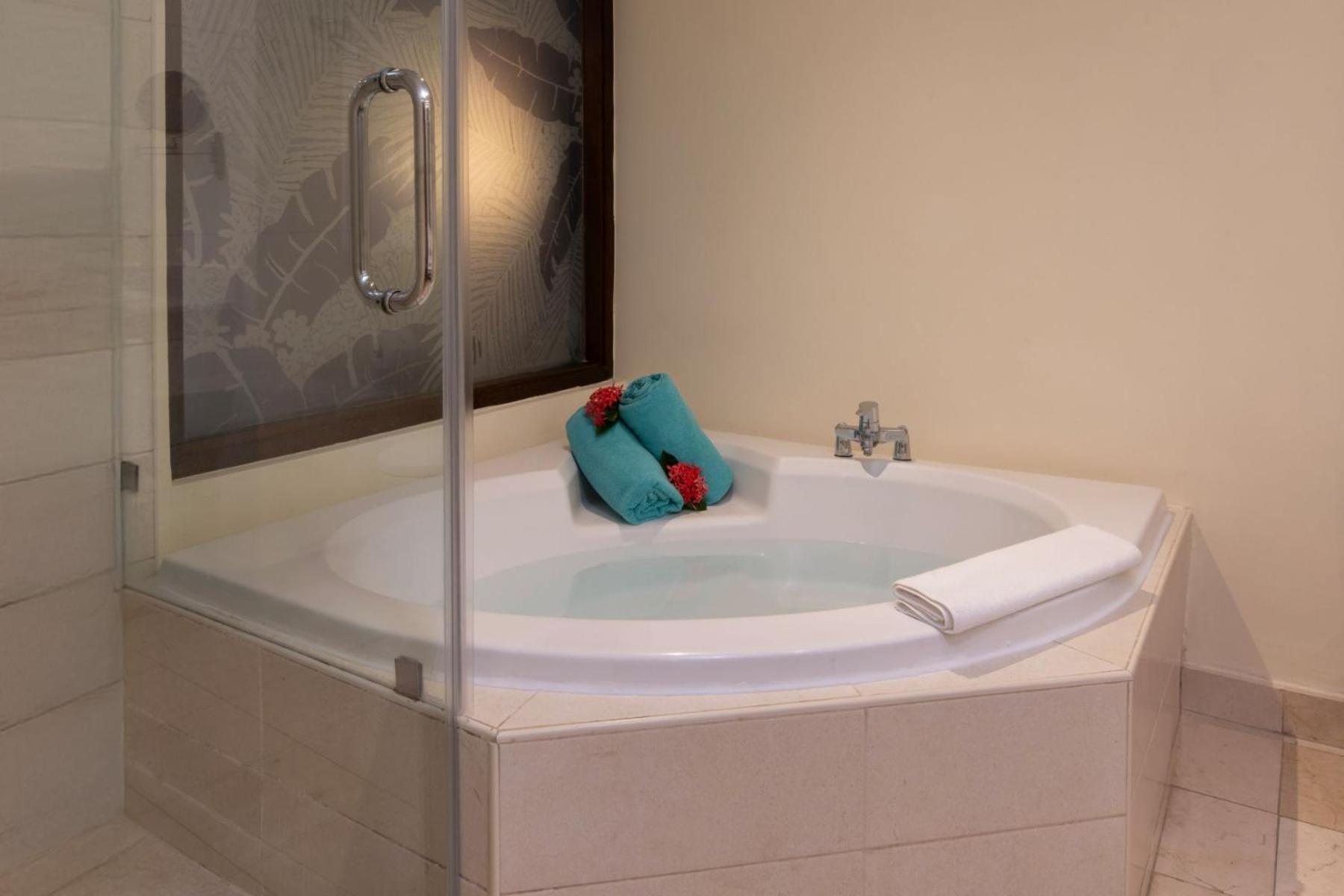 Jr Suite Premium Tropical View Jacuzzi