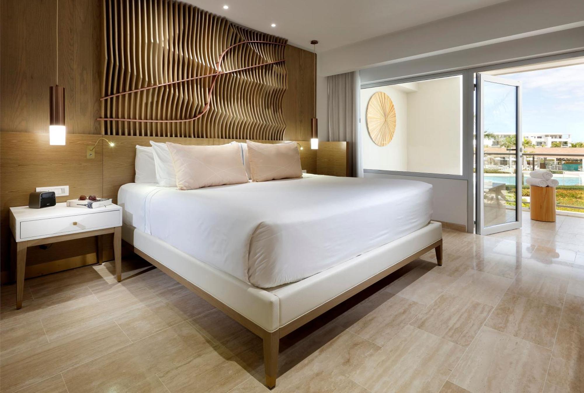 Family Concierge Master Suite,1774756413:JPEG