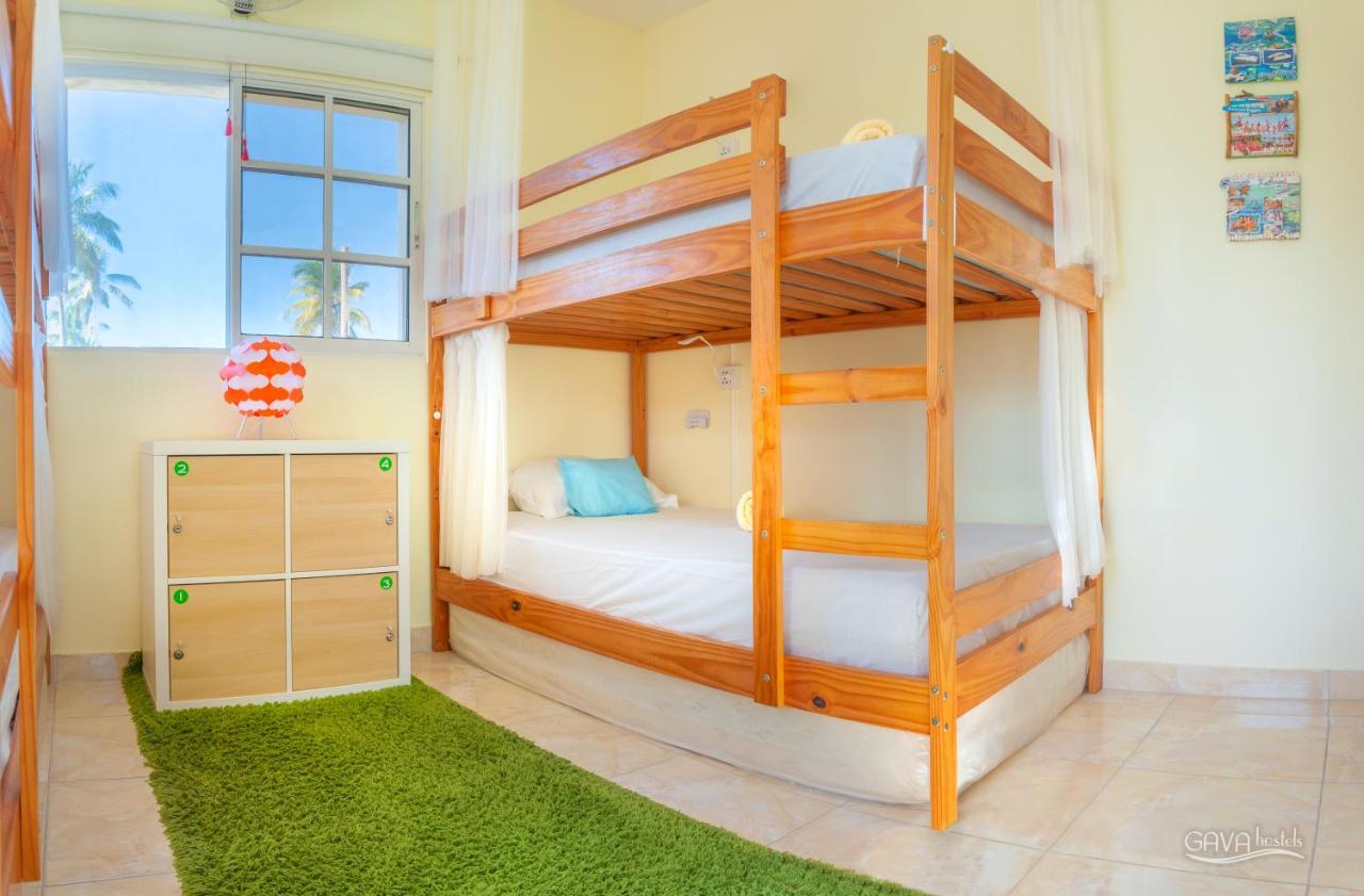 Cama num Dormitório Misto com 4 Camas