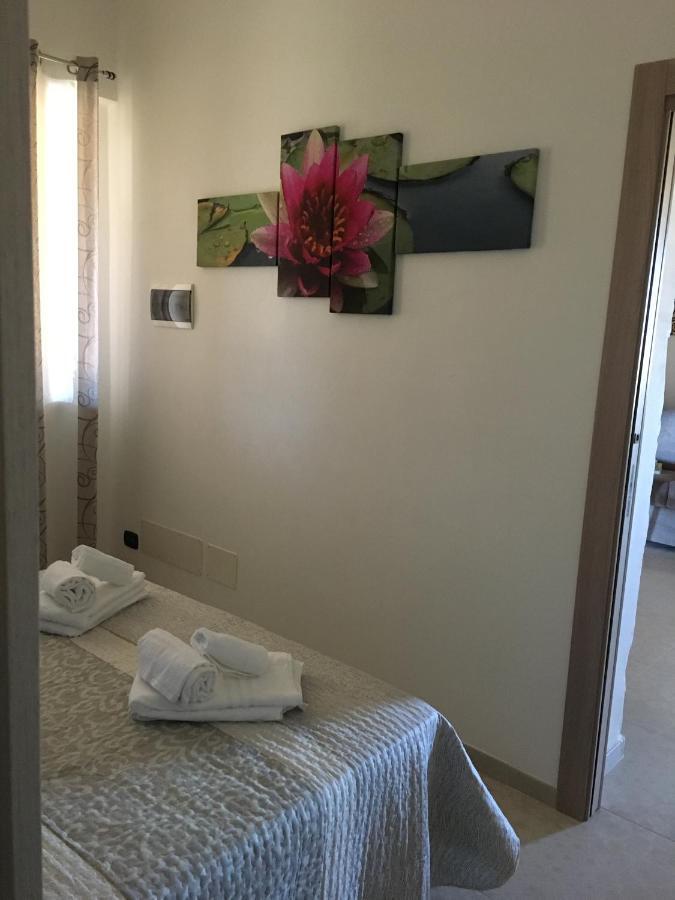 Swank Wraparound Swim Up Suite,1380599210:JPEG