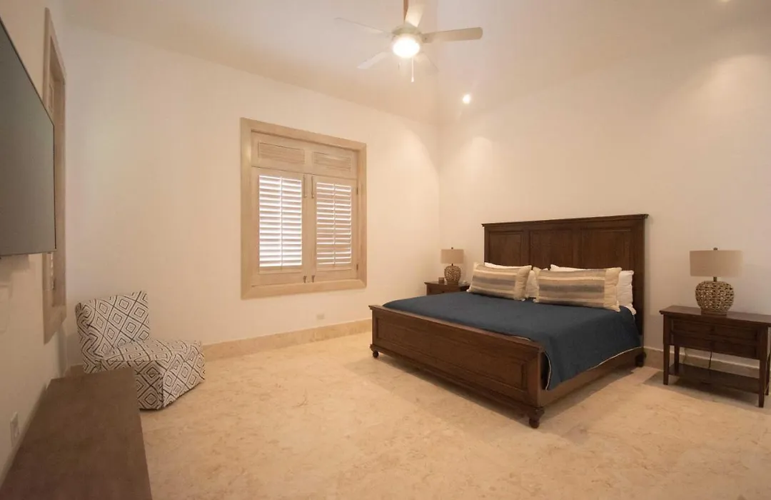 Stylish Fully-Staffed Villa Near Beach And Lagoons In Exclusive Golf Resort-1