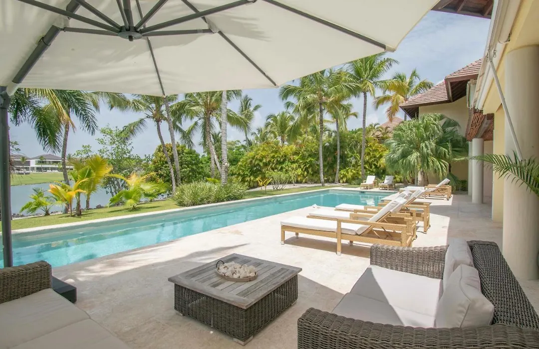 Spacious Lake Front Villa With In-Room Jacuzzis In Luxury Golf And Beach Resort-1