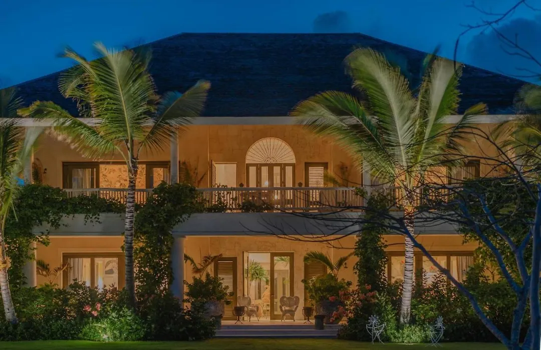 One-Of-A-Kind Villa With Open Spaces And Amazing Views In Luxury Beach Resort-1