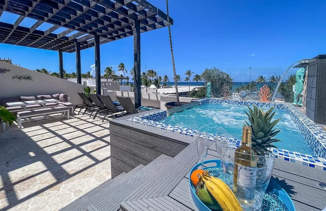 3 Level Penthouse, Hot Tub With Waterfall, Ocean View, Steps To Beach-1