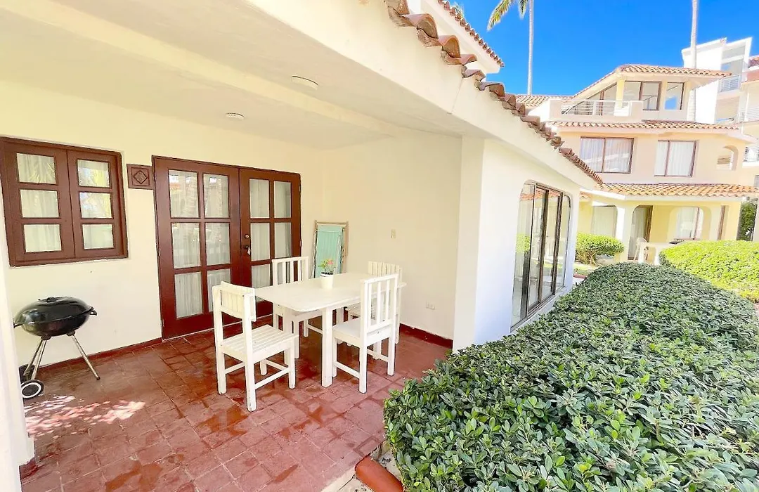 Los Corales Villas & Apartments Resort Wifi Beach Club & Spa-1