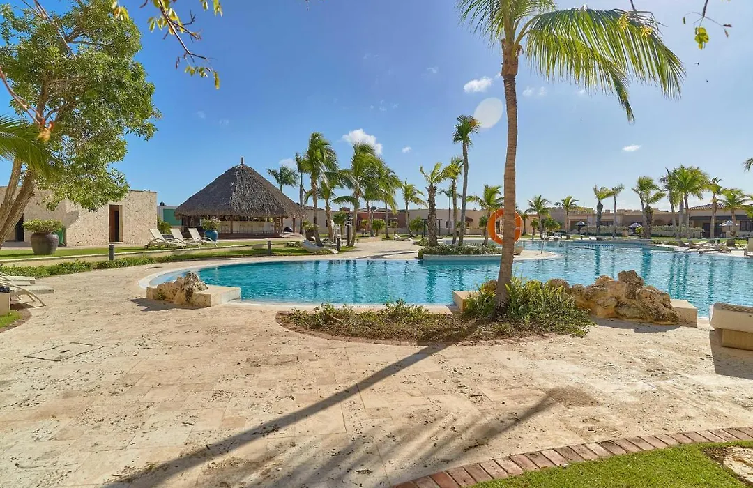 Beautiful Apartment With Pool View-1