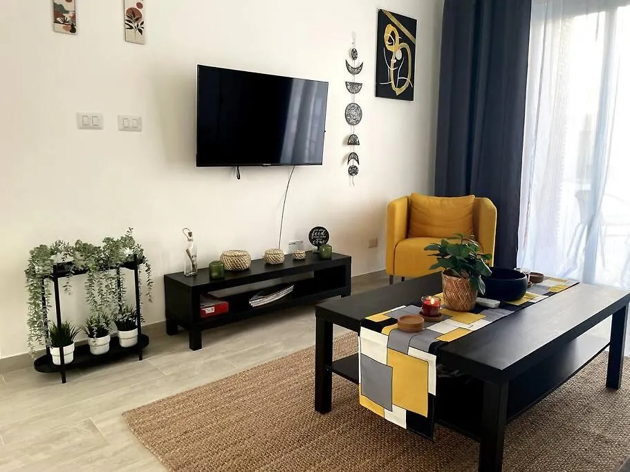 Spacious 1 Bedroom Apartment Near The Beach-1