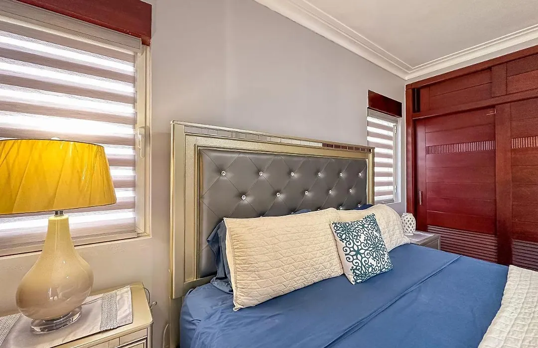 Incredible 3 Bedroom Penthouse W Bbq & Jacuzzi-1