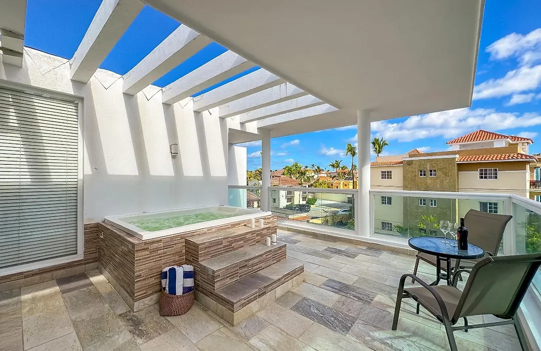 Gorgeous 1 Bedroom Ph Apartment W Jacuzzi-1