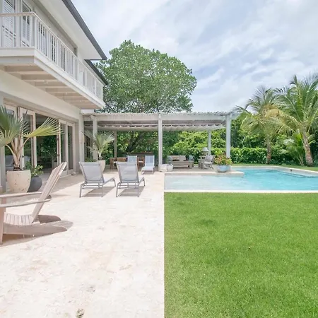 Stylish Fully-Staffed Villa Near Beach And Lagoons In Exclusive Golf Resort-3