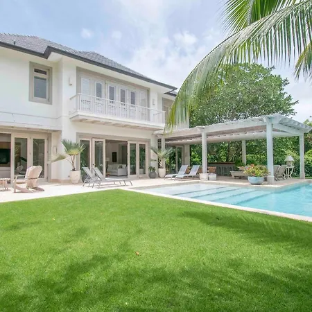 Stylish Fully-Staffed Villa Near Beach And Lagoons In Exclusive Golf Resort-2