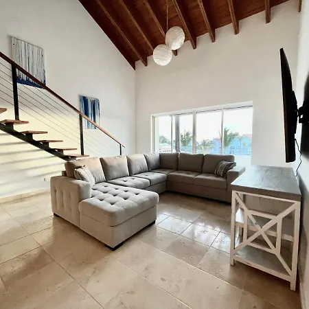 Resort Style Beach Front Condo On The Top Floor!-2