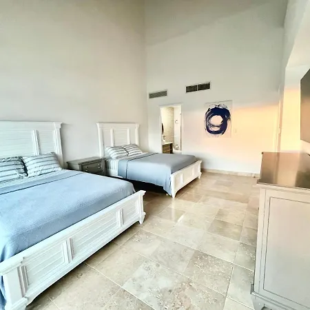Resort Style Beach Front Condo On The Top Floor!-3