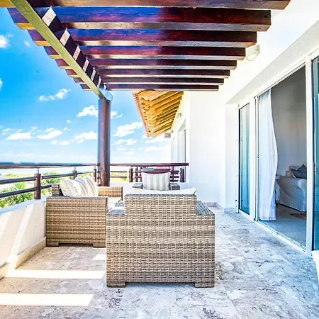 Ileverde A32 - Beachfront Condo-3