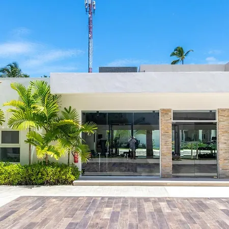 Family Getaway Apartment - Right On The Beach-3