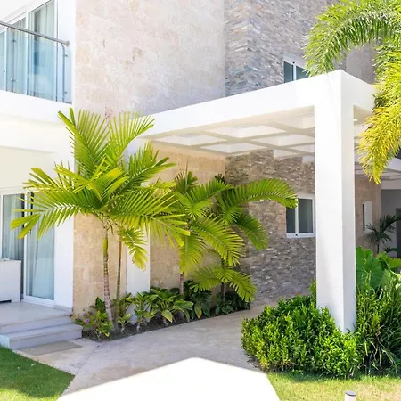 Family Getaway Apartment - Right On The Beach-2
