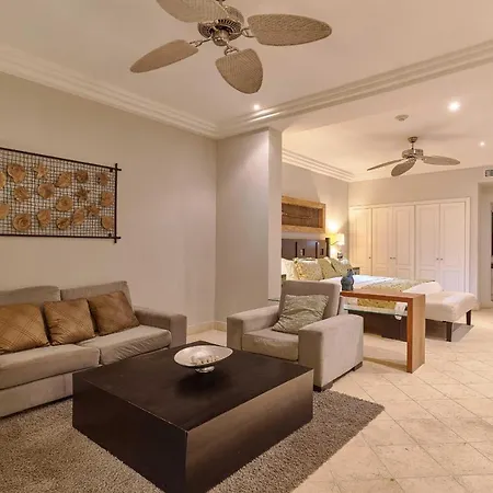 Beautiful Apartment With Pool View-2