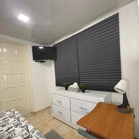 Cheap Bedroom In Shared Apartment Near The Beach-3