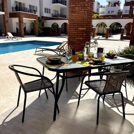 Spacious 1 Bedroom Apartment Near The Beach-3