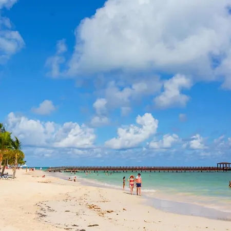 Luxurious Condo Steps From The Beach, A3, Los Cora-3