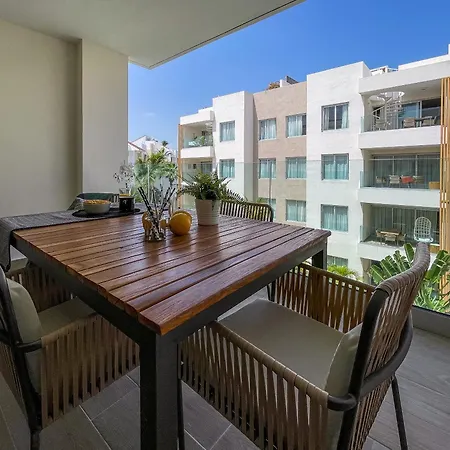 Luxurious Condo Steps From The Beach, A3, Los Cora-2