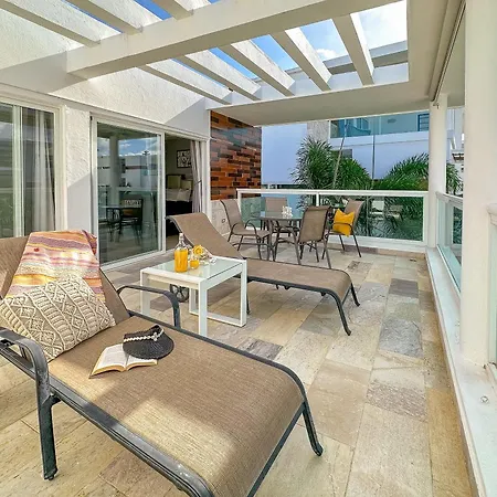 Gorgeous 1 Bedroom Ph Apartment W Jacuzzi-2