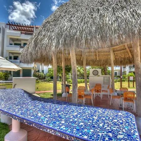 Feel The Ocean Breeze From This Alluring Beachfront Apartment - D302-2